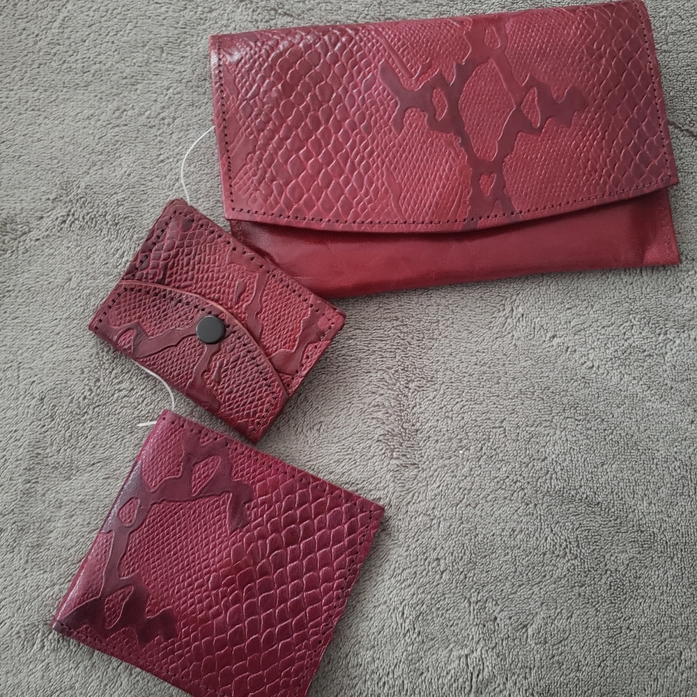 Embossed Leather Wallet (3 pc set)